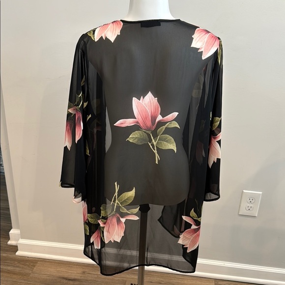 Heimish USA Small Open Front Black Pink Floral Sheer Kimono Cardigan - Picture 3 of 6